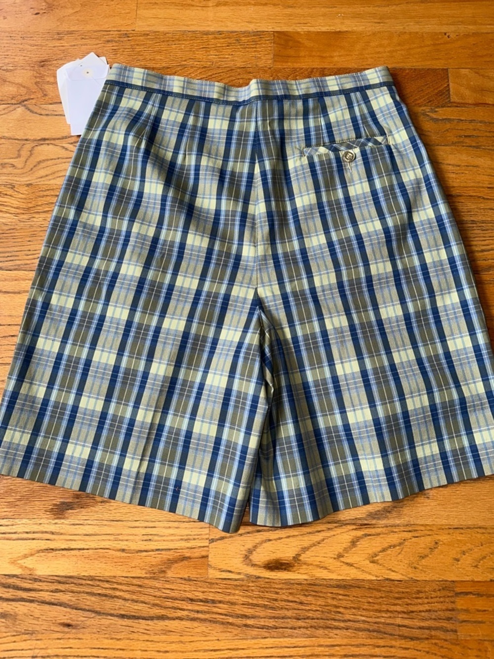 LIZGOLF by Liz Claiborne Women's Plaid Shorts with Rubber Waistband - Picture 6 of 7
